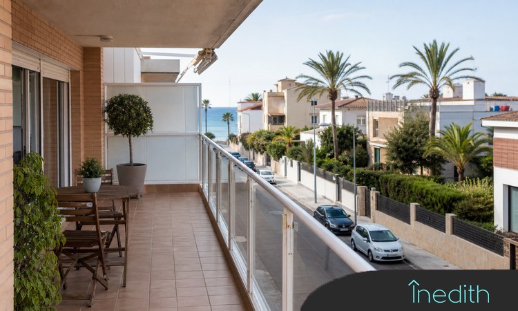 Terraza preparada para una venta con arras Vivienda preparada para cerrar arras en Castelldefels
